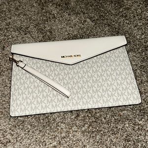 Michael kors clutch